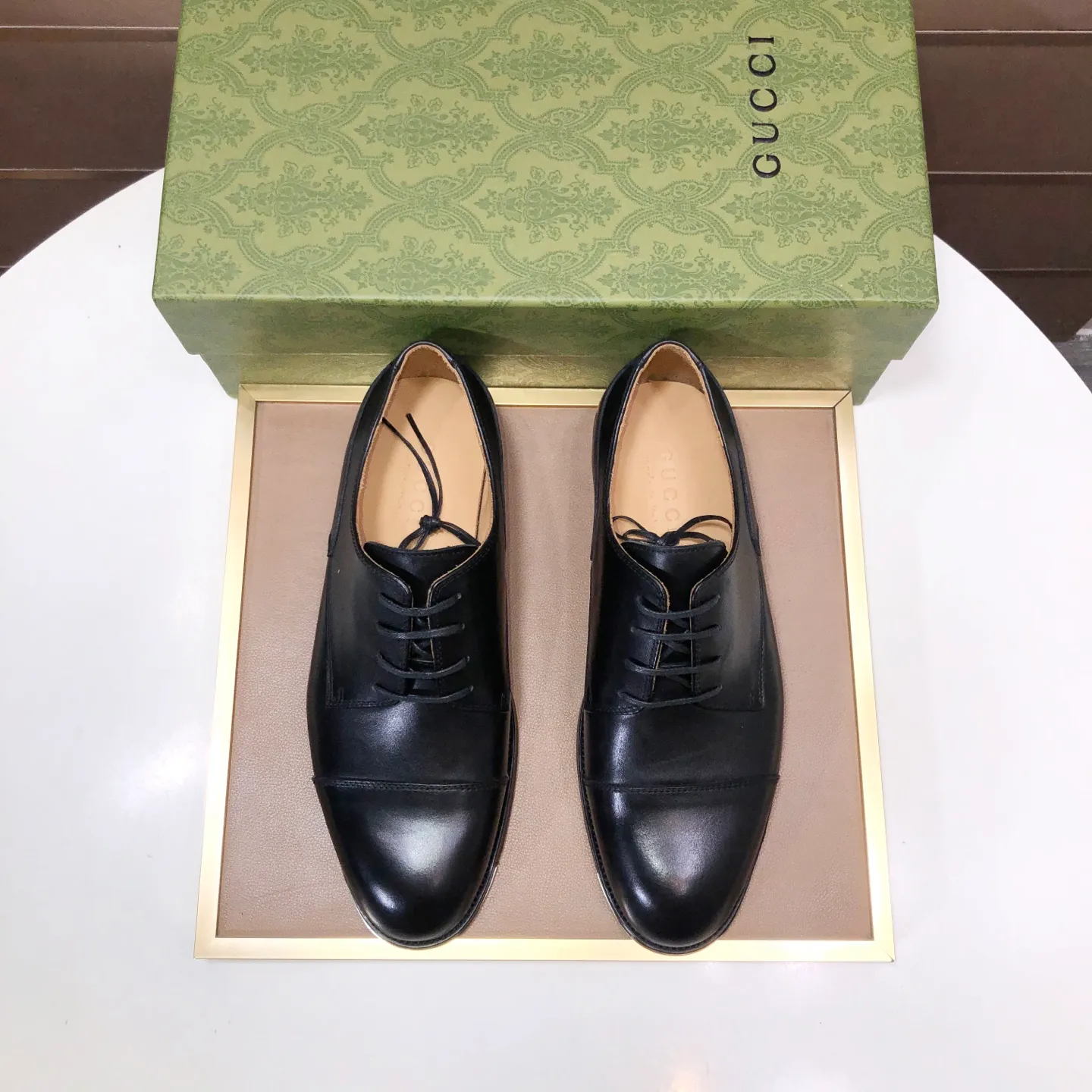 Men's shoes 💰660💰 Brand: GUCCI (Gucci) Standard code: Men's size 38/44 (45/46 can be customized) Grade: Same as the official website Original quality Material: Original cowhide Water-dyed cowhide lining Original rubber outsole Style category: Men's fashionable casual leather shoes Distinguished big-name luxury elements top luxury Color: Actual picture